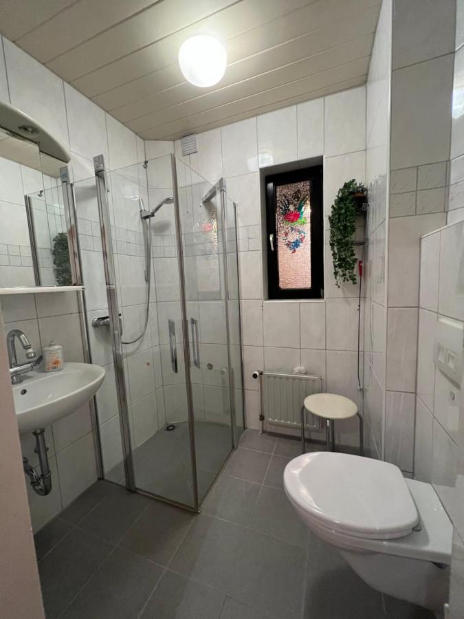 Duisburg Feelhome, Flughafen Nah,3-Schlafzimmer, Dusche Ebenerdig, Zentral, Wifi, Ground Floor Exterior foto